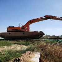 水陸挖掘機(jī)打樁