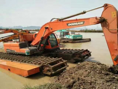 水陸挖掘機(jī)打樁